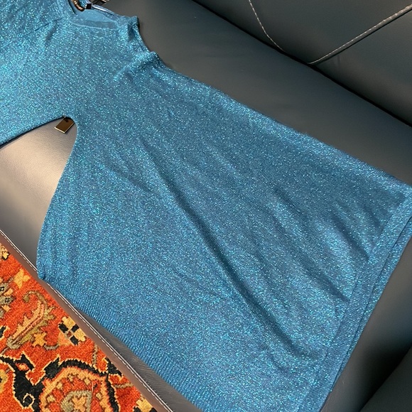 Moroccan Blue sparkly top Very unique sleeves. - Picture 4 of 7